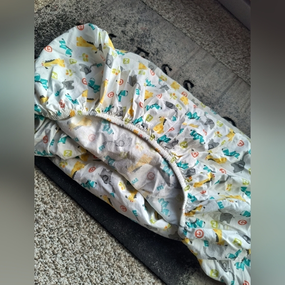 Falls Creek Baby Fitted Crib Sheet Giraffe Elephant Jungle Animal White - Picture 2 of 4